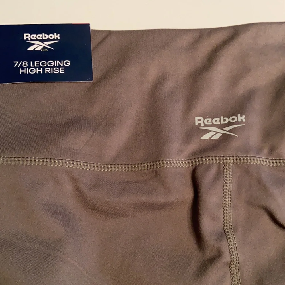 Reebok Power Play Popover Cropped Hoodie & Reebok 7/8 High Rise Legging - Picture 5 of 7